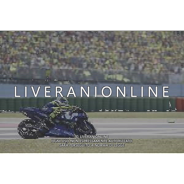 Misano - Motomondiale Gran Premio OCTO di San Marino e della Riviera di Rimini 09/09/2018 nella foto: Valentino Rossi (MOVISTAR YAMAHA MotoGP) davanti alla tribuna yamaha durante la gara ©Claudio Zamagni/Agenzia Aldo Liverani Valentino Rossi (MOVISTAR YAMAHA MotoGP) in front on his supporters during the race MotoGP OCTO of San Marino on September 09 2018 at Misano World Circuit Marco Simoncelli Misano Adriatico Italy photo credit by Claudio Zamagni/Aldo Liverani Photo Agency / AGENZIA ALDO LIVERANI SAS