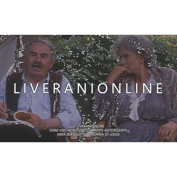 TONINO GUERRA, poeta, scrittore e sceneggiatore italiano - RETROSPETTIVA nella foto con Lea Massari sul set, durante le riprese del film \' VIAGGIO D\'AMORE\' del 1990 ©ARCHIVIO / AGENZIA ALDO LIVERANI SAS