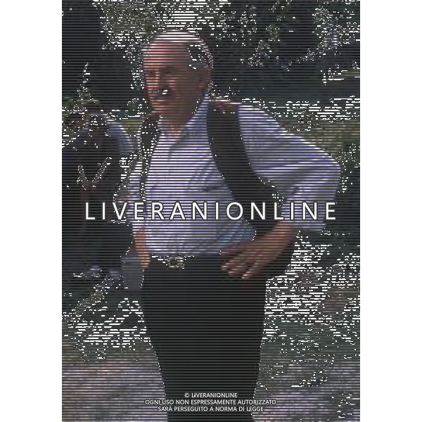 TONINO GUERRA, poeta, scrittore e sceneggiatore italiano - RETROSPETTIVA nella foto sul set, durante le riprese del film \' VIAGGIO D\'AMORE\' del 1990 ©ARCHIVIO / AGENZIA ALDO LIVERANI SAS