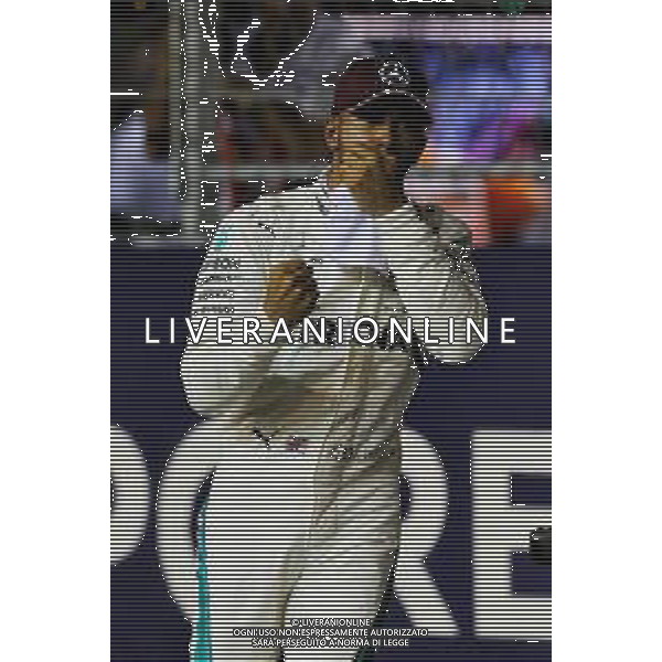 Lewis Hamilton (GBR) Mercedes AMG F1 celebrates his pole position in qualifying parc ferme. 15.09.2018. Formula 1 World Championship, Rd 15, Singapore Grand Prix, Marina Bay Street Circuit, Singapore, Qualifying Day. / AGENZIA ALDO LIVERANI SAS - ITALY ONLY EDITORIAL USE ONLY - F1 GP Singapore Prove Ufficiali Qualifiche 15.09.2018