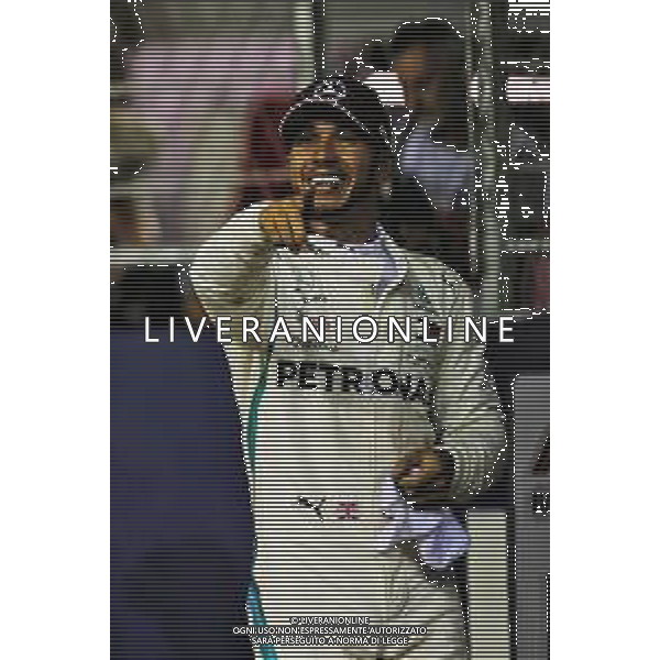 Lewis Hamilton (GBR) Mercedes AMG F1 celebrates his pole position in qualifying parc ferme. 15.09.2018. Formula 1 World Championship, Rd 15, Singapore Grand Prix, Marina Bay Street Circuit, Singapore, Qualifying Day. / AGENZIA ALDO LIVERANI SAS - ITALY ONLY EDITORIAL USE ONLY - F1 GP Singapore Prove Ufficiali Qualifiche 15.09.2018