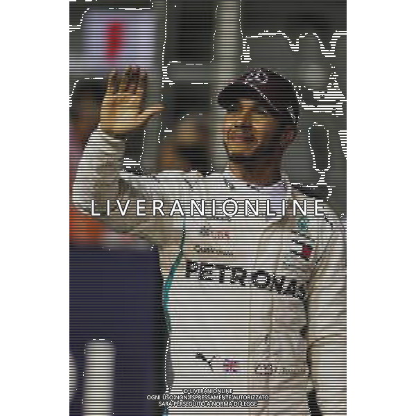 Lewis Hamilton (GBR) Mercedes AMG F1 celebrates his pole position in qualifying parc ferme. 15.09.2018. Formula 1 World Championship, Rd 15, Singapore Grand Prix, Marina Bay Street Circuit, Singapore, Qualifying Day. / AGENZIA ALDO LIVERANI SAS - ITALY ONLY EDITORIAL USE ONLY - F1 GP Singapore Prove Ufficiali Qualifiche 15.09.2018