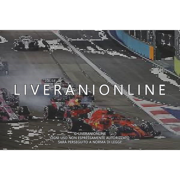 Kimi Raikkonen (FIN) Ferrari SF71H and Daniel Ricciardo (AUS) Red Bull Racing RB14 at the start of the race. 16.09.2018. Formula 1 World Championship, Rd 15, Singapore Grand Prix, Marina Bay Street Circuit, Singapore, Race Day. / AGENZIA ALDO LIVERANI SAS - ITALY ONLY EDITORIAL USE ONLY