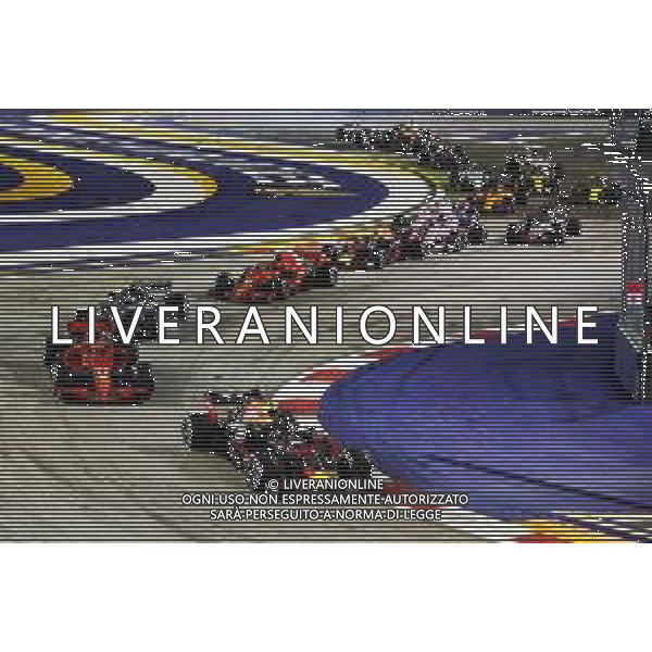 Max Verstappen (NLD) Red Bull Racing RB14 at the start of the race. 16.09.2018. Formula 1 World Championship, Rd 15, Singapore Grand Prix, Marina Bay Street Circuit, Singapore, Race Day. / AGENZIA ALDO LIVERANI SAS - ITALY ONLY EDITORIAL USE ONLY