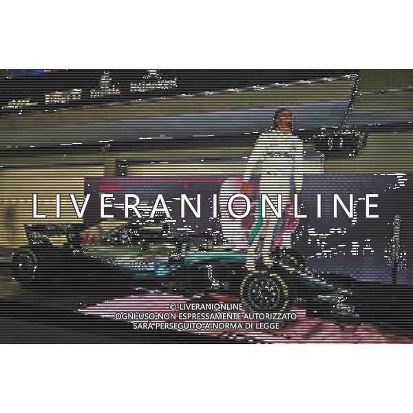 Race winner Lewis Hamilton (GBR) Mercedes AMG F1 celebrates in parc ferme. 16.09.2018. Formula 1 World Championship, Rd 15, Singapore Grand Prix, Marina Bay Street Circuit, Singapore, Race Day. AG ALDO LIVERANI SAS-ONLY ITALY