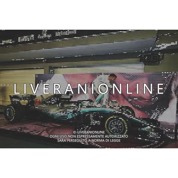 Race winner Lewis Hamilton (GBR) Mercedes AMG F1 W09 celebrates in parc ferme. 16.09.2018. Formula 1 World Championship, Rd 15, Singapore Grand Prix, Marina Bay Street Circuit, Singapore, Race Day. AG ALDO LIVERANI SAS-ONLY ITALY