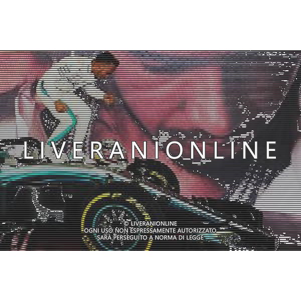Race winner Lewis Hamilton (GBR) Mercedes AMG F1 W09 celebrates in parc ferme. 16.09.2018. Formula 1 World Championship, Rd 15, Singapore Grand Prix, Marina Bay Street Circuit, Singapore, Race Day. AG ALDO LIVERANI SAS-ONLY ITALY