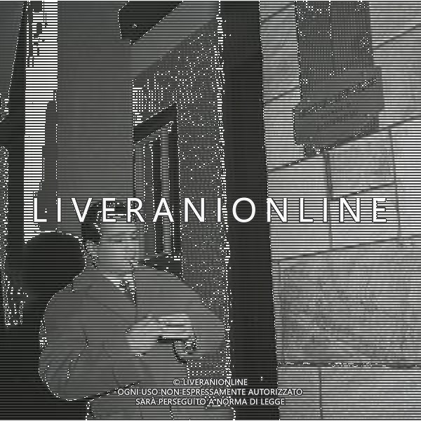 09-12-1963 MILANO RETROSPETTIVA DUILIO LOI PUGILE METRE SVOLGE LA SUA PROFESSIONE DI ASSICURATORE AG ALDO LIVERANI SAS