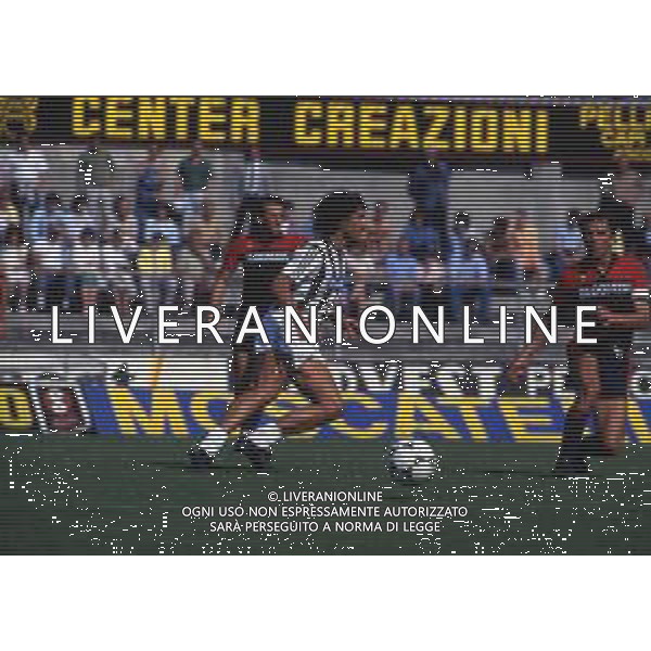 RETROSPETTIVA MASSIMO BARBUTI CALCIATORE NELLA FOTO MASSIMO BARBUTI CON LA MAGLIA DELL\'ASCOLI AG ALDO LIVERANI SAS