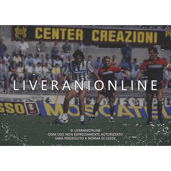 RETROSPETTIVA MASSIMO BARBUTI CALCIATORE NELLA FOTO MASSIMO BARBUTI CON LA MAGLIA DELL\'ASCOLI AG ALDO LIVERANI SAS