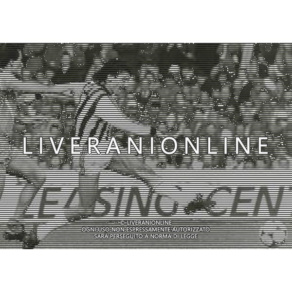 RETROSPETTIVA MASSIMO BARBUTI CALCIATORE NELLA FOTO MASSIMO BARBUTI CON LA MAGLIA DELL\'ASCOLI AG ALDO LIVERANI SAS