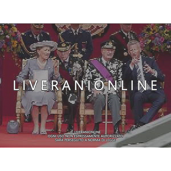 (100722) -- BRUSSELS, July 22, 2010 () -- Belgian Queen Paola, King Albert II and outgoing Defence Minister Pieter De Crem (L-R on the podium) are pictured during the military parade in Brussels, capital of Belgium, July 21, 2010, on the occasion of the Belgian National Day. () (zjy) ©Photoshot/Agenzia Aldo Liverani Sas - ITALY ONLY - REALI DEL BELGIO e autorita\' presenziano alla parata militare in occasione della Giornata Nazionale belga a Bruxelles, la capitale del Belgio, Mercoledì 21 Luglio 2010