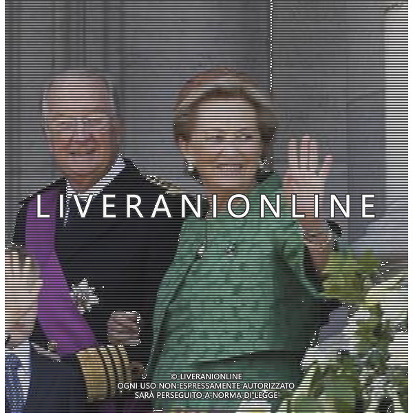 (130721) -- BRUSSELS, July 21, 2013 () -- Members of the Belgium\'s royal family salute to the people from the balcony of Royal Palace in Brussels, capital of Belgium, on July 21, 2013, the country\'s national day. Prince Philippe was sworn in before parliament as Belgium\'s seventh king on Sunday, after his father Albert II abdicated. (/Ye Pingfan)(xzj) ©photoshot/AGENZIA ALDO LIVERANI SAS - ITALY ONLY - Cerimonia di abdicazione al Palazzo Reale di Bruxelles, il Re del Belgio Alberto II di 79 anni, ha lasciato il trono al suo primogenito il Principe Filippo, il 21 luglio 2013