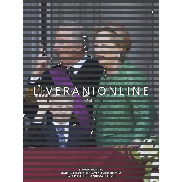 (130721) -- BRUSSELS, July 21, 2013 () -- Members of the Belgium\'s royal family show up on the balcony of Royal Palace in Brussels, capital of Belgium, on July 21, 2013, the country\'s national day. Prince Philippe was sworn in before parliament as Belgium\'s seventh king on Sunday, after his father Albert II abdicated. (/Ye Pingfan)(xzj) ©photoshot/AGENZIA ALDO LIVERANI SAS - ITALY ONLY - Cerimonia di abdicazione al Palazzo Reale di Bruxelles, il Re del Belgio Alberto II di 79 anni, ha lasciato il trono al suo primogenito il Principe Filippo, il 21 luglio 2013