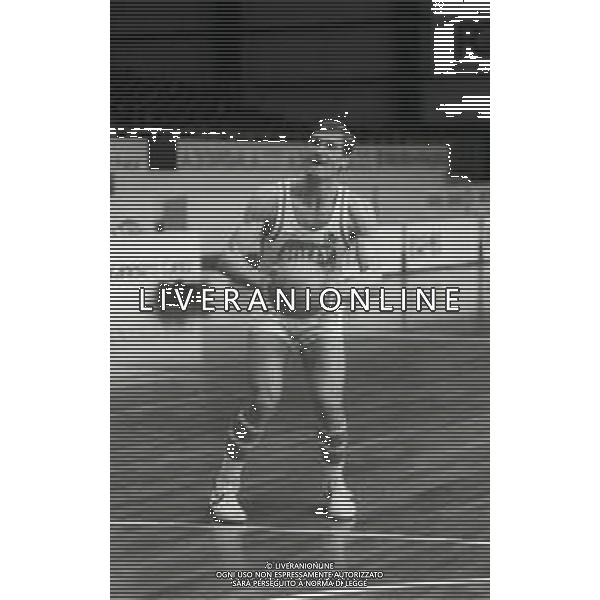 1984-1985 RETROSPETTIVA ANTONELLO RIVA BASKET NELLA FOTO ANTONELLO RIVA CON LA MAGLIA DELLA JOLLY COLOMBANI CANTU\' AG ALDO LIVERANI SAS