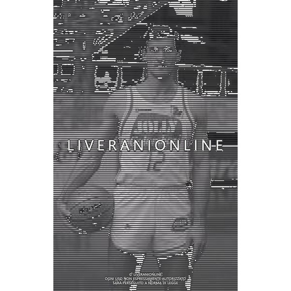1984-1985 RETROSPETTIVA ANTONELLO RIVA BASKET NELLA FOTO ANTONELLO RIVA CON LA MAGLIA DELLA JOLLY COLOMBANI CANTU\' AG ALDO LIVERANI SAS