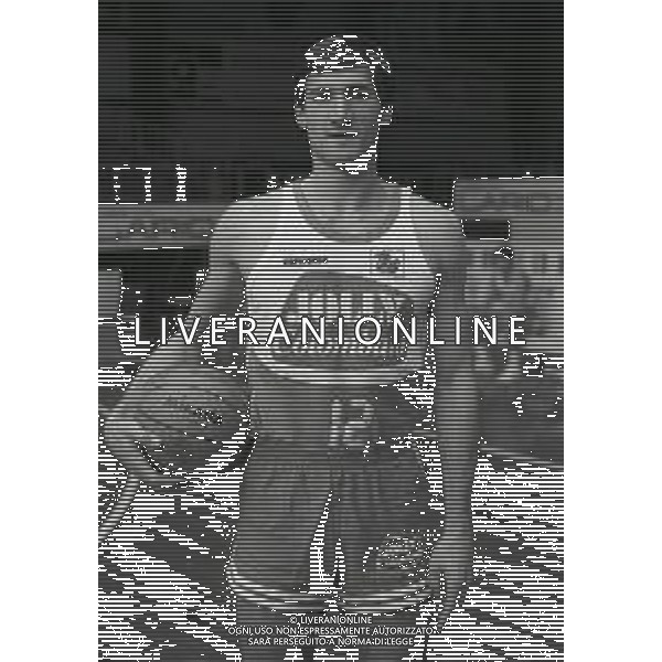 1984-1985 RETROSPETTIVA ANTONELLO RIVA BASKET NELLA FOTO ANTONELLO RIVA CON LA MAGLIA DELLA JOLLY COLOMBANI CANTU\' AG ALDO LIVERANI SAS
