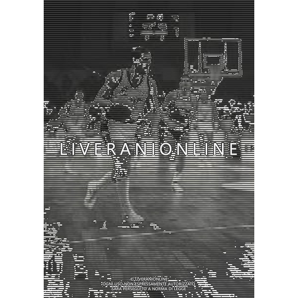 1989 RETROSPETTIVA ANTONELLO RIVA BASKET NELLA FOTO ANTONELLO RIVA CON LA MAGLIA DELLA PHILIPS MILANO AG ALDO LIVERANI SAS