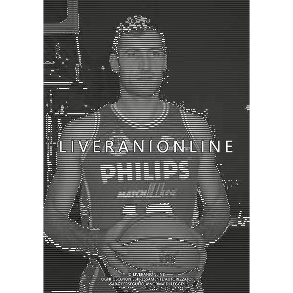 1992-1993 RETROSPETTIVA ANTONELLO RIVA BASKET NELLA FOTO ANTONELLO RIVA CON LA MAGLIA DELLA PHILIPS MILANO AG ALDO LIVERANI SAS