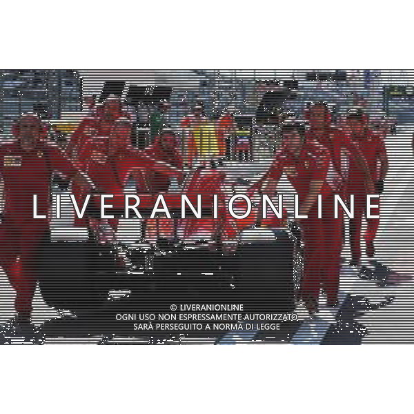 The Ferrari SF71H of Sebastian Vettel (GER) Ferrari is recovered back down the pit lane by mechanics. 29.09.2018. Formula 1 World Championship, Rd 16, Russian Grand Prix, Sochi Autodrom, Sochi, Russia, Qualifying Day. AG ALDO LIVERANI SAS-ONLY ITALY