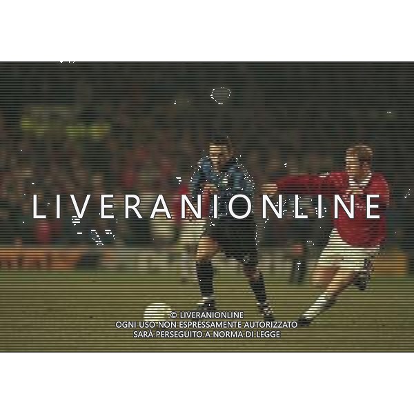 03-03-1999 MANCHESTER. CHAMPIONS LEAGUE MANCHESTER UNITED INTER 2-0 NELLA FOTO Youri Djorkaeff AG ALDO LIVERANI SAS
