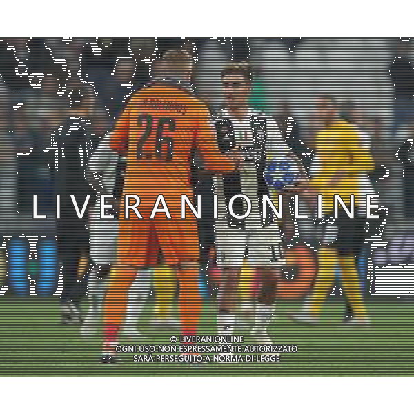 UEFA Champions League 2018/2019 Group Stage H Torino - 02.10.2018 Juventus-Young Boys Bern Nella Foto: David von Ballmoos e paulo dybala a fine gara con il pallone della partita per i tre gol segnati /Ph.Vitez-Ag. Aldo Liverani
