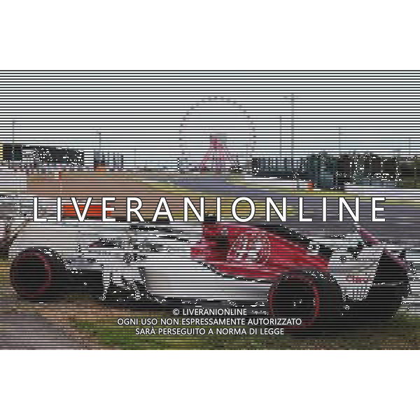 The damaged Sauber C37 of Marcus Ericsson (SWE) Sauber F1 Team, who crashed in qualifying. 06.10.2018. Formula 1 World Championship, Rd 17, Japanese Grand Prix, Suzuka, Japan, Qualifying Day. AG ALDO LIVERANI SAS-ONLY ITALY