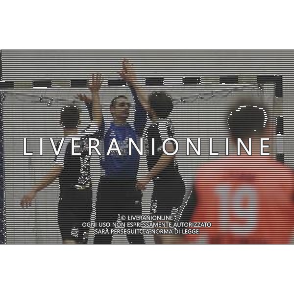 IMOLA 05 10 2018 PARTITA DI PALLAMANO SERIE A2 ROMAGNAHNDBALL IMOLA-ESTE FERRARRA NELLA FOTO CHIARINI E ROTARU FESEGGIANO CON PORTIERE LORENZO MARTELLI FOTO GIANNI SANNA-AG ALDO LIVERANI SAS