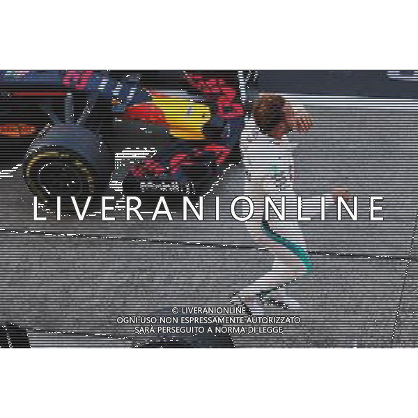 Race winner Lewis Hamilton (GBR) Mercedes AMG F1 W09 celebrates in parc ferme. 07.10.2018. Formula 1 World Championship, Rd 17, Japanese Grand Prix, Suzuka, Japan, Race Day. / AGENZIA ALDO LIVERANI SAS - ITALY ONLY EDITORIAL USE ONLY - F1 Gp GIAPPONE GARA 07.10.2018.