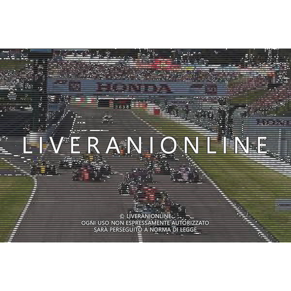 Lewis Hamilton (GBR) Mercedes AMG F1 W09 leads at the start of the race. 07.10.2018. Formula 1 World Championship, Rd 17, Japanese Grand Prix, Suzuka, Japan, Race Day. / AGENZIA ALDO LIVERANI SAS - ITALY ONLY EDITORIAL USE ONLY - F1 Gp GIAPPONE GARA 07.10.2018.