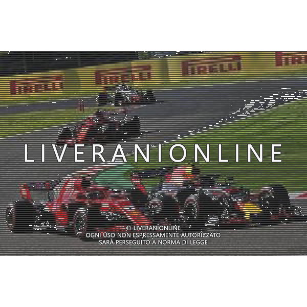 Max Verstappen (NLD) Red Bull Racing RB14 and Kimi Raikkonen (FIN) Ferrari SF71H battle for position. 07.10.2018. Formula 1 World Championship, Rd 17, Japanese Grand Prix, Suzuka, Japan, Race Day. / AGENZIA ALDO LIVERANI SAS - ITALY ONLY EDITORIAL USE ONLY - F1 Gp GIAPPONE GARA 07.10.2018.