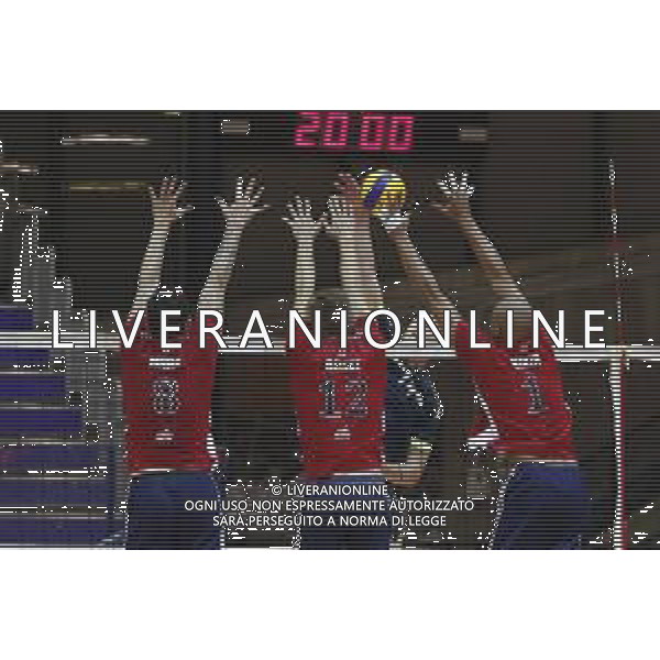 Rimini Volley Cup 2018 quadrangolare di volley maschile - Revivre Axopower Milano vs Top Volley Latina 06/10/2018 nella foto: Attacco Sten Toncek e il muro del Revivre Axopower Milano ©Claudio Zamagni/Agenzia Aldo Liverani