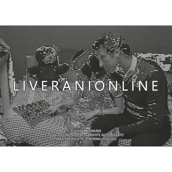 1974 RETROSPETTIVA GIOVANNI TRAPATTONI CALCIATORE E ALLENATORE NELLA FOTO GIOVANNI TRAPATTONI IN FAMIGLIA AG ALDO LIVERANI SAS