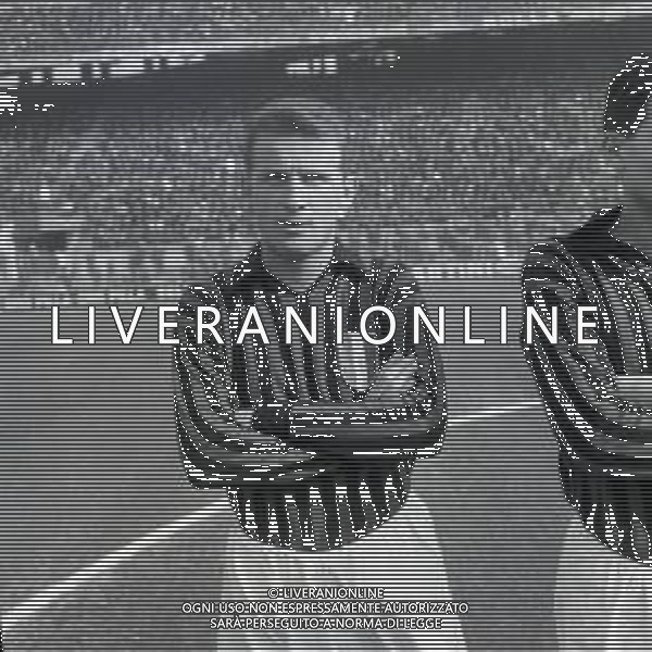 RETROSPETTIVA GIOVANNI TRAPATTONI CALCIATORE NELLA FOTO GIOVANNI TRAPATTONI CON LA MAGLIA DEL MILAN 1962-1963 AG ALDOL IVERANI SAS