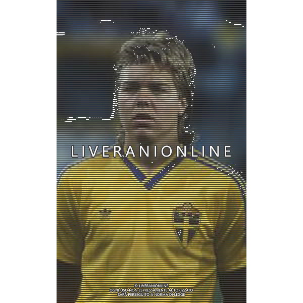 RETROSPETTIVA THOMAS BROLIN CALCIATORE NELLA FOTO THOMAS BROLIN CON LA MAGLIA DELLA NAZIONALE SVEZIA AG ALDO LIVERANI SAS