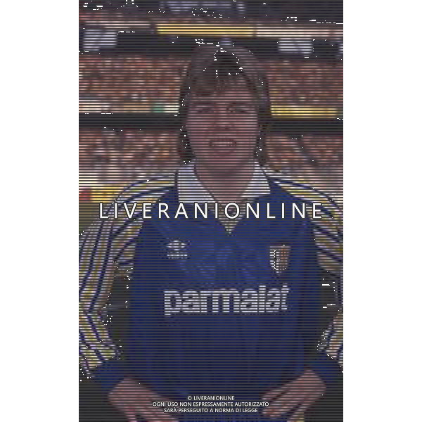 RETROSPETTIVA THOMAS BROLIN CALCIATORE NELLA FOTO THOMAS BROLIN CON LA MAGLIA DEL PARMA CALCIO AG ALDO LIVERANI SAS