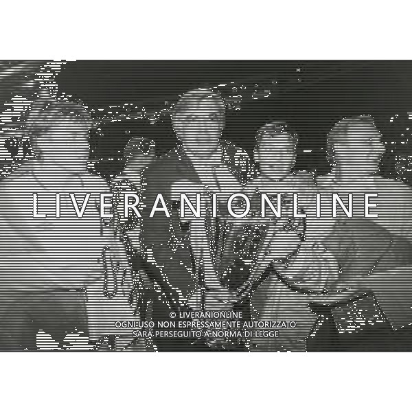 RETROSPETTIVA THOMAS BROLIN CALCIATORE NELLA FOTO THOMAS BROLIN CON LA MAGLIA DEL PARMA CALCIO VINCE LA COPPA DELLE COPPE CON PEDRANESCHI GIORGIO E CALISTO E STEFANO TANZI AG ALDO LIVERANI SAS