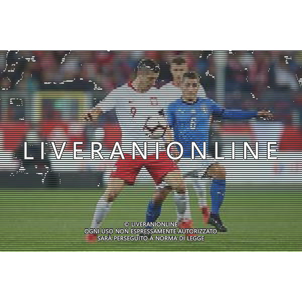 Chorzow , Stadion Slaski 14.10.2018 Sport , Pilka nozna , Reprezentacja , Kadra , Liga Narodow , Liga A , Grupa 3 , Polska - Wlochy NZ Robert Lewandowski ( POL ) Marco Verratti ( ITA ) FOT Michal Nowak / Newspix.pl Chorzow , Silesian Stadium 14.10.2018 Sport , Football National Teams , UEFA Nations League , League A , Group 3 , Poland - Italy photo by Michal Nowak / Newspix.pl --- Newspix.pl / AGENZIA ALDO LIVERANI SAS - ITALY ONLY EDITORIAL USE ONLY - Polonia - Italia UEFA Nations League 14.10.2018