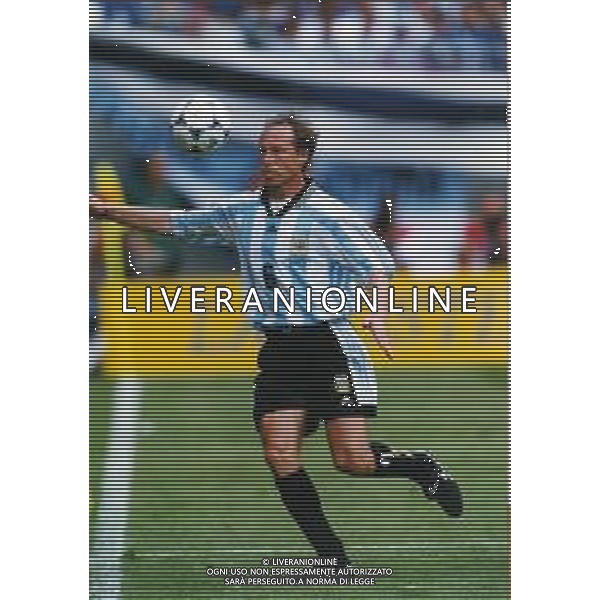 RETROSPETTIVA NESTOR SENSINI CALCIATORE NELLA FOTO NESTOR SENSINI CON LA MAGLIA DELLA NAZIONALE ARGENTINA AG ALDO LIVERANI SAS