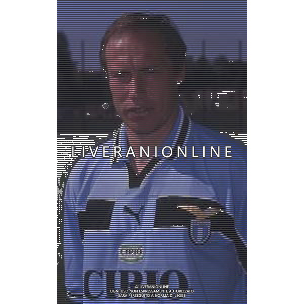 RETROSPETTIVA NESTOR SENSINI CALCIATORE NELLA FOTO NESTOR SENSINI CON LA MAGLIA DELLA LAZIO CALCIO AG ALDO LIVERANI SAS
