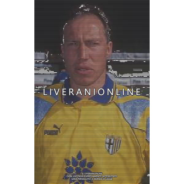 RETROSPETTIVA NESTOR SENSINI CALCIATORE NELLA FOTO NESTOR SENSINI CON LA MAGLIA DEL PARMA AG ALDO LIVERANI SAS