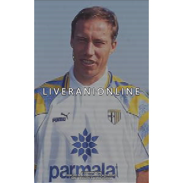 RETROSPETTIVA NESTOR SENSINI CALCIATORE NELLA FOTO NESTOR SENSINI CON LA MAGLIA DEL PARMA AG ALDO LIVERANI SAS