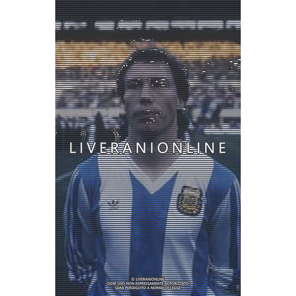 RETROSPETTIVA NESTOR SENSINI CALCIATORE NELLA FOTO NESTOR SENSINI CON LA MAGLIA DELLA NAZIONALE ARGENTINA AG ALDO LIVERANI SAS