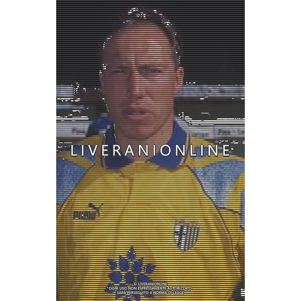 RETROSPETTIVA NESTOR SENSINI CALCIATORE NELLA FOTO NESTOR SENSINI CON LA MAGLIA DEL PARMA AG ALDO LIVERANI SAS