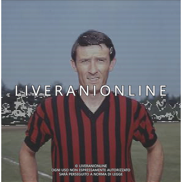 RETROSPETTIVA ROMANO FOGLI CALCIATORE E ALLENATORE NELLA FOTO ROMANO FOGLI CON LA MAGLIA DEL MILAN AG ALDO LIVERANI SAS