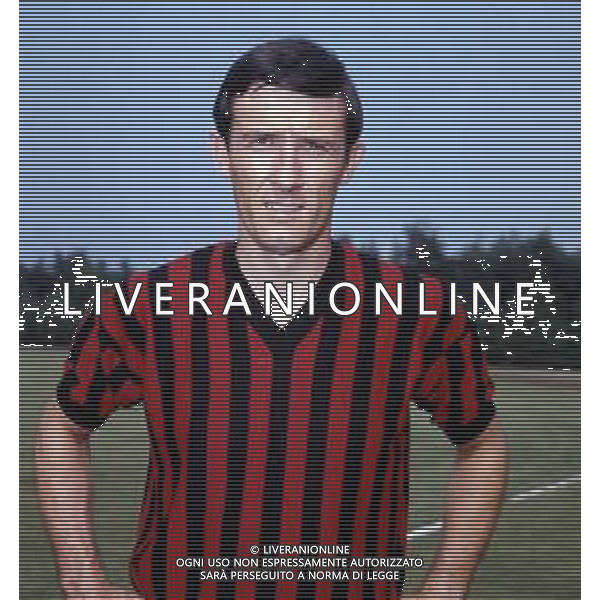 RETROSPETTIVA ROMANO FOGLI CALCIATORE E ALLENATORE NELLA FOTO ROMANO FOGLI CON LA MAGLIA DEL MILAN AG ALDO LIVERANI SAS