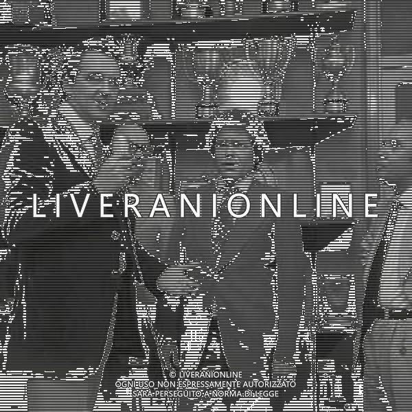 1974-1975 MILANO SEDE MILAN CALCIO VIA TURATI ALBINO BUTICCHI PRESIDENTE MILAN CALCIO CON GUSTAVO GIAGNONI NELLA FOTO bruno pizzul intervista gustavo giagnoni allenatore milan calcio AG ALDO LIVERANI SAS