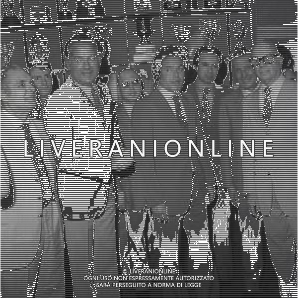 1974-1975 MILANO SEDE MILAN CALCIO VIA TURATI ALBINO BUTICCHI PRESIDENTE MILAN CALCIO CON GUSTAVO GIAGNONI NELLA FOTO gustavo giagnoni allenatore milan calcio con albino buticchi presidente del milan calcio AG ALDO LIVERANI SAS