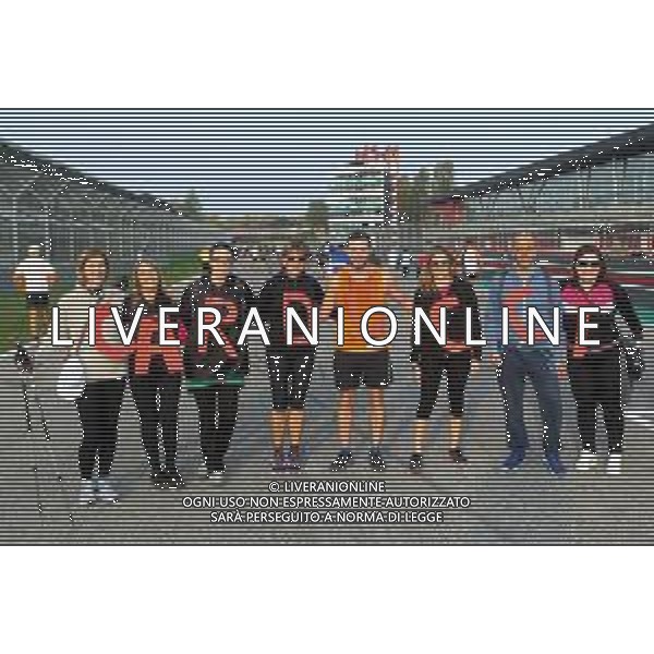 IMOLA 21 10 2018 50∞EDIZIONE DELLA GARA PODISTICA TRE MONTI NELLA FOTO LE MAESTRE DELLA SCUOLA ELEMENTARE CARDUCCI PRIMA DELLA PARTENZA ©SANNA / AGENZIA ALDO LIVERANI SAS