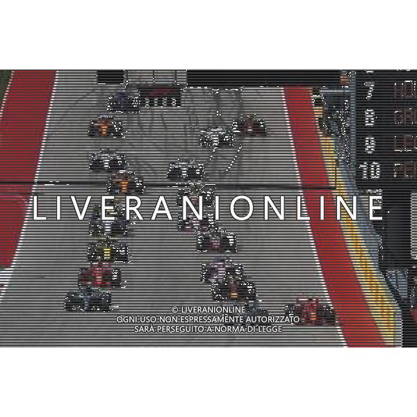 Kimi Raikkonen (FIN) Ferrari SF71H and Lewis Hamilton (GBR) Mercedes AMG F1 W09 battle for the lead at the start of the race. 21.10.2018. Formula 1 World Championship, Rd 18, United States Grand Prix, Austin, Texas, USA, Race Day. / AGENZIA ALDO LIVERANI SAS - ITALY ONLY EDITORIAL USE ONLY